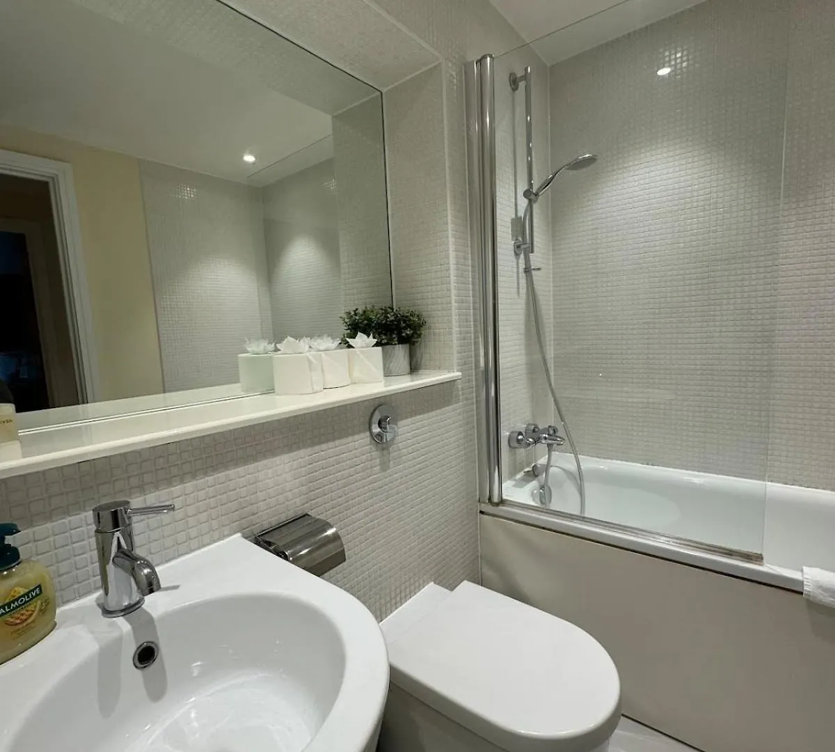 Contemporary 2Bd Flat Wbalcony Canary Wharf! Londyn Apartament