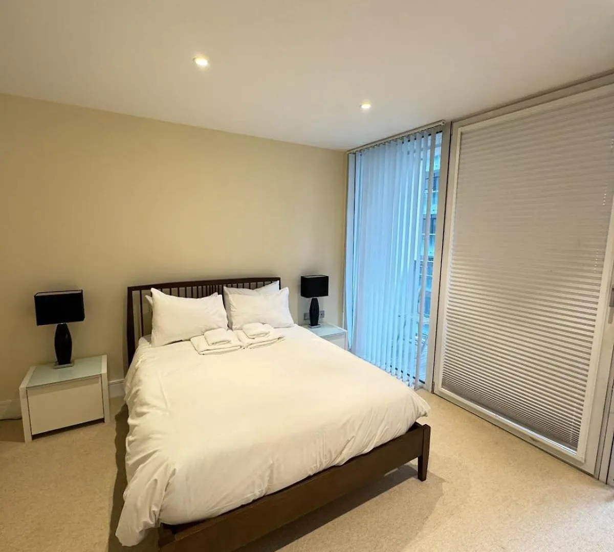 Contemporary 2Bd Flat Wbalcony Canary Wharf! Londyn 0*,  Wielka Brytania