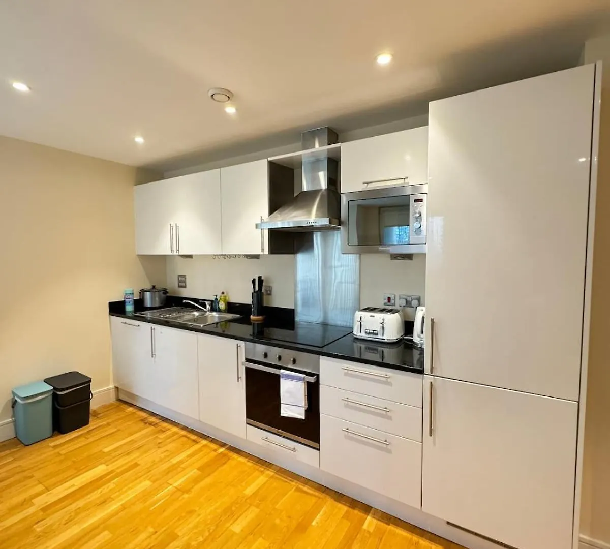 Contemporary 2Bd Flat Wbalcony Canary Wharf! Londyn Apartament